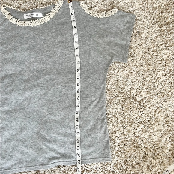 Cute Gray Top With Crochet Detail and Open Shoulder Size Small - Picture 5 of 8